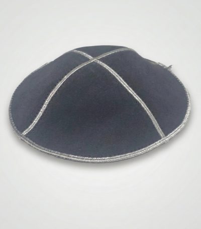 כיפות עור אפור כהה פס כסף 16 ס"מ