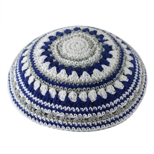 17386.jpg כיפה סרוגה שטיח 18 ס"מ כחול לבן ואפור – תמונה 1